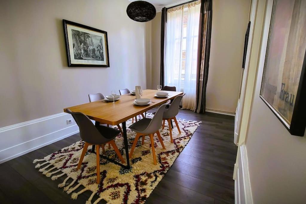Appartement De La Bibliotheque เบอซองซง ภายนอก รูปภาพ